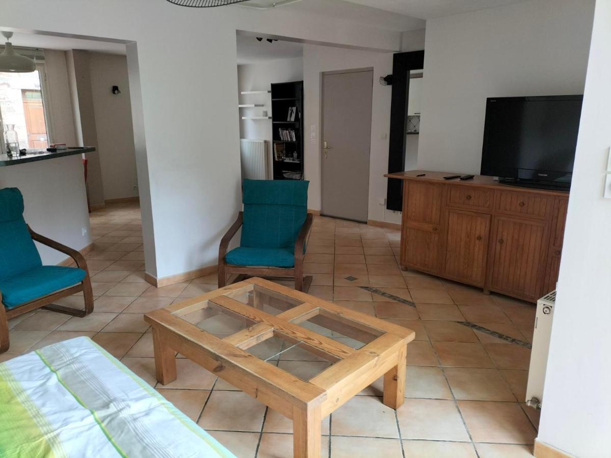 Appartement Au Centre Ville Avec Un Beau Jardin Prive Lannion Esterno foto